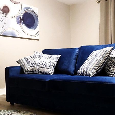Beautiful Guesthouse, Sleeps 4 - Kitchen, Private Laundry, Ac, Parking, 65' Tv, Close To Stores, Restaurants & Beach Long Beach Exterior foto