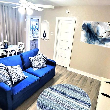Beautiful Guesthouse, Sleeps 4 - Kitchen, Private Laundry, Ac, Parking, 65' Tv, Close To Stores, Restaurants & Beach Long Beach Exterior foto