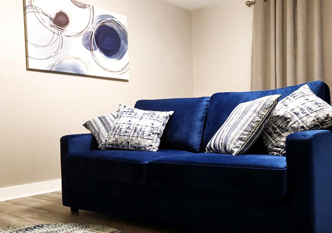 Beautiful Guesthouse, Sleeps 4 - Kitchen, Private Laundry, Ac, Parking, 65' Tv, Close To Stores, Restaurants & Beach Long Beach Exterior foto