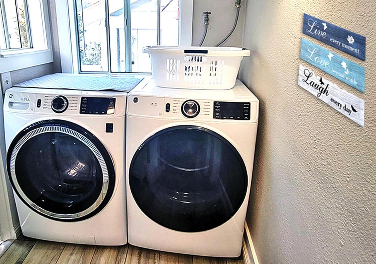 Beautiful Guesthouse, Sleeps 4 - Kitchen, Private Laundry, Ac, Parking, 65' Tv, Close To Stores, Restaurants & Beach Long Beach Exterior foto